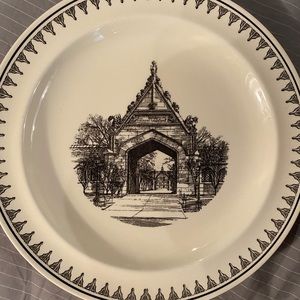 Hill Gate Entrance to Hull court 1987 University of Chicago Wedgewood plate